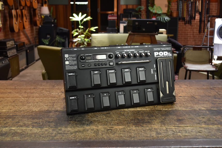 Line 6 POD xt Live Multi-Effect and Amp Modeler 2000s - Black