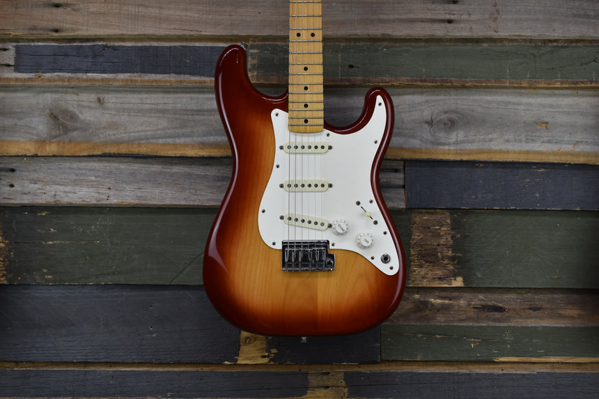 Fender "Dan Smith" Stratocaster with Maple Fretboard 1983 - Sienna Sunburst